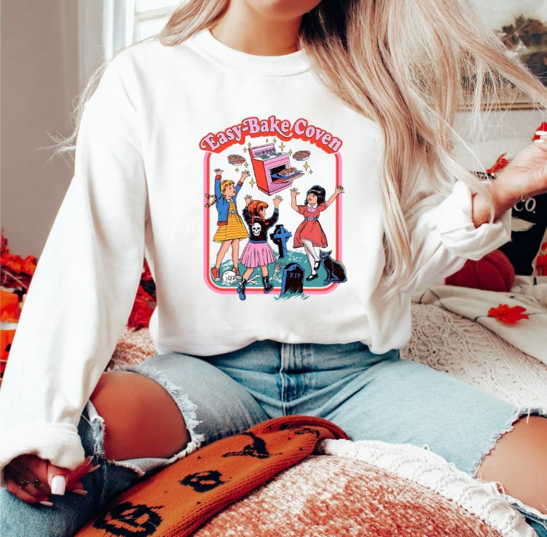 Easy Bake Coven Women's Vintage 90's Halloween Sweatshirt Halloween Spooky Fall Sweater 90s Halloween Party Sweatshirt Pumpkin Spice Sweater